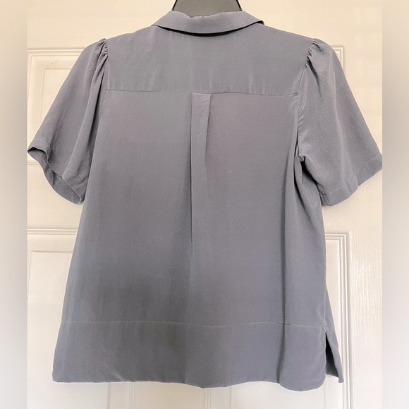 Everlane The Clean Silk Puff-Sleeve Shirt. Size 00. Washed Navy. - Picture 4 of 9